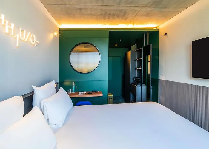 Tribe Paris Clichy