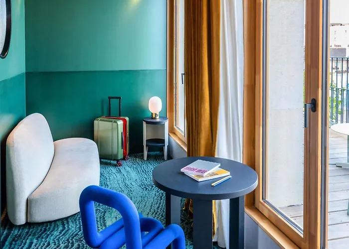 Tribe Paris 4*